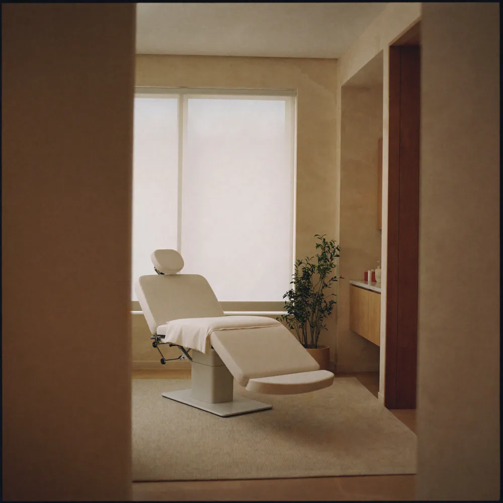A calm, comfortable treatment room at New Horizons Wellness in Shenandoah, TX